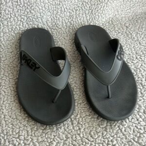 Oakley‎ Gray Sandals